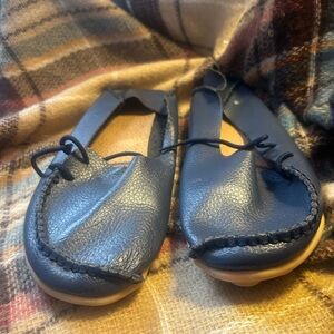 Unbranded leather shoes 
Size 40 approx a US 8.5
Navy blue